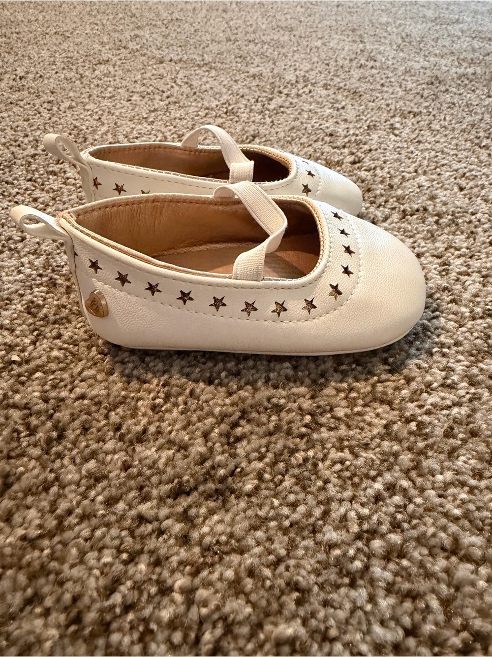 bebe White Mary Jane Flats with Gold Star Accents size 4